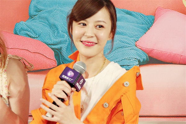 李金铭老公是谁?李金铭整容是怎么回事?