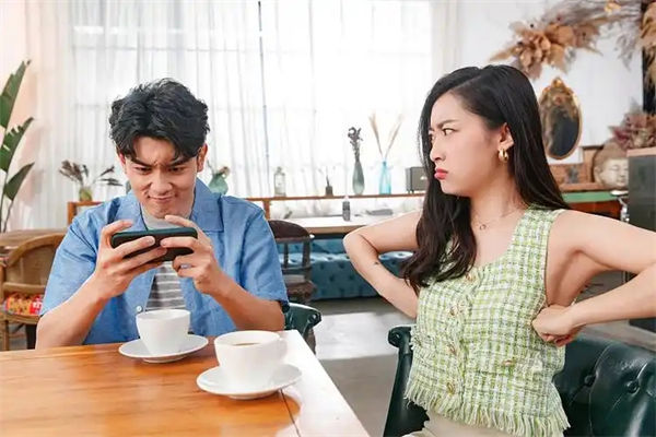 蚯蚓打结是什么意思?