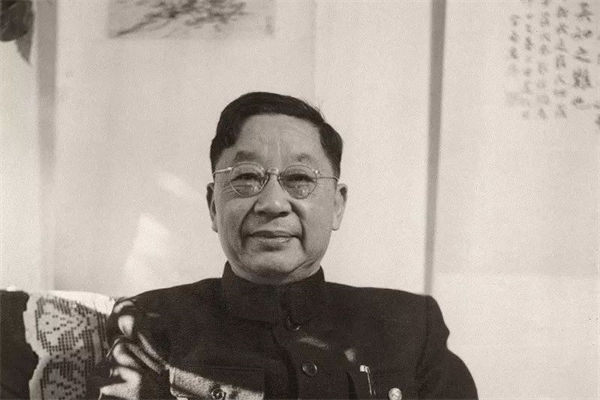 老舍为什么投湖?