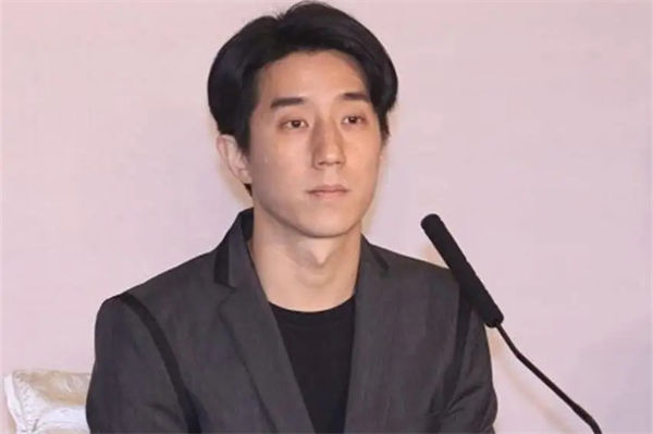 成龙儿子为什么姓房?