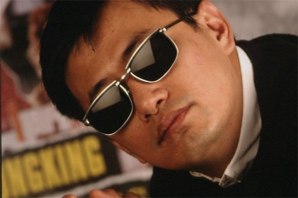 王家卫为什么戴墨镜?