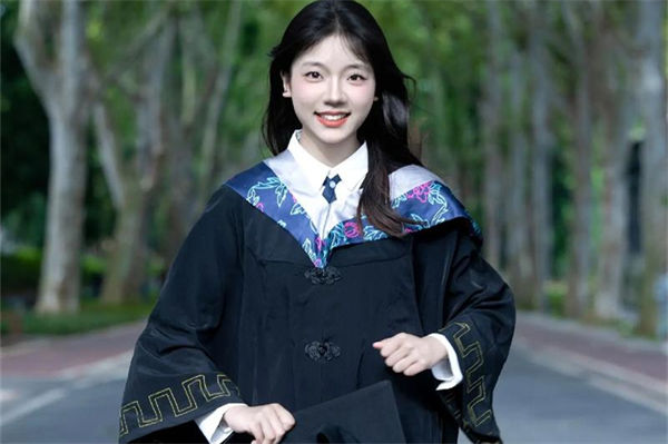 学士服的领子颜色代表什么?
