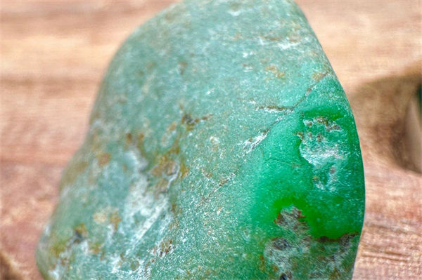 翡翠原石怎么切?