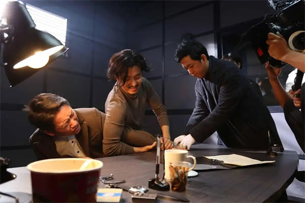 白夜追凶一家五口谁杀的?